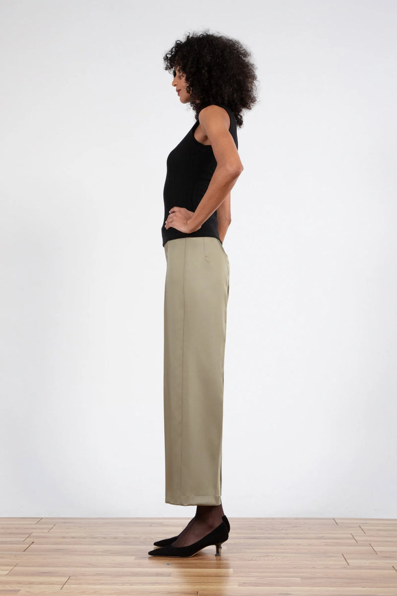side view woman wearing Avenue Montaigne Alex Crop Wide Leg in Olive Satin