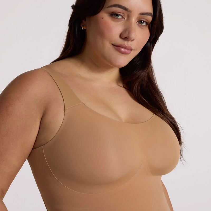 woman wearing Evelyn & Bobbie Structured Scoop Bra Cami in Mica white background