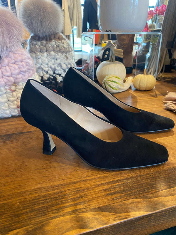 Charm Suede Pump | Black