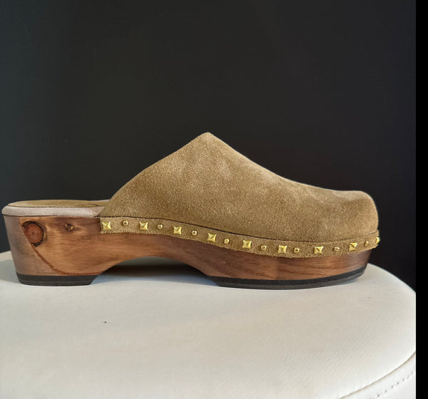 Scout Clog | Biscuit Suede