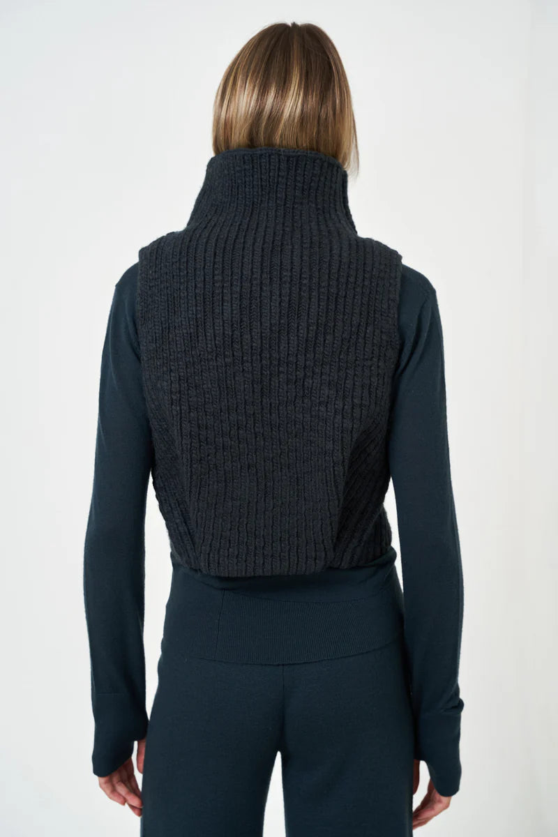 Chunky Snap Back Pocket Vest | Slate