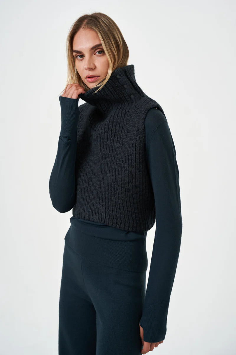 Chunky Snap Back Pocket Vest | Slate