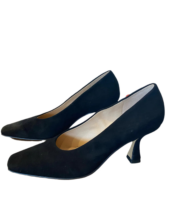 Charm Suede Pump | Black