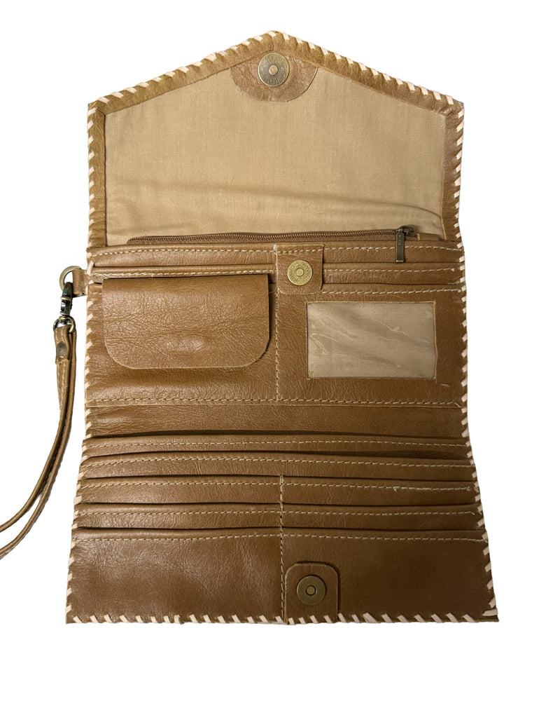 inside of Studio Caleidoscope Laura Wallet in Full Brown well heeled stowe vt