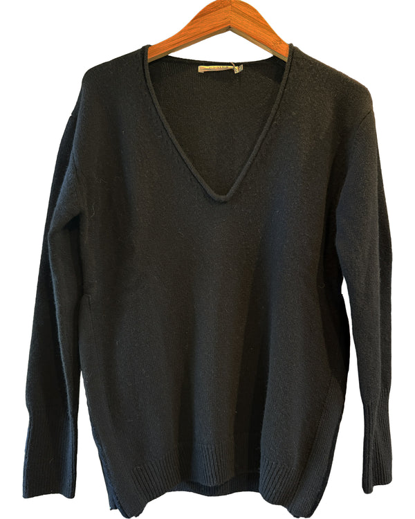Winefred Cashmere V Neck | Black
