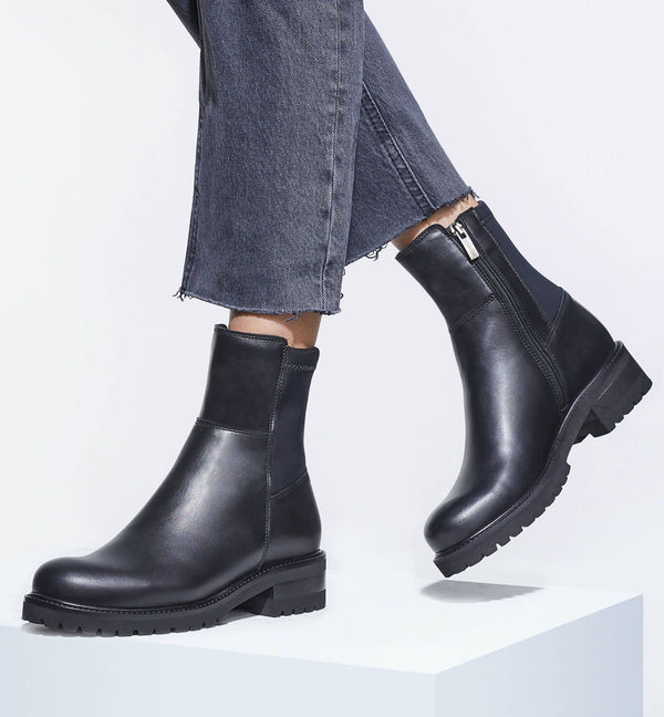 Callista Leather Bootie | Black
