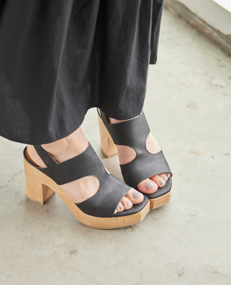 Vicky Clog Sandal | Black