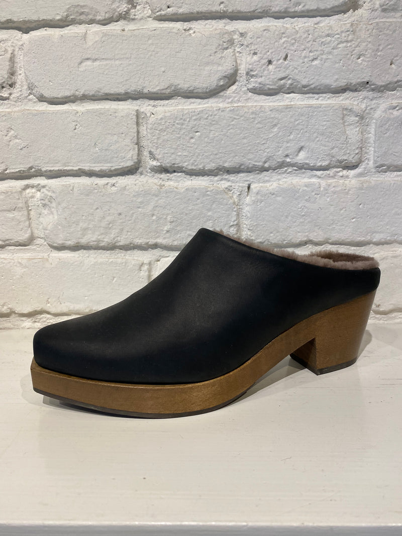 Kera Shearling Lined Clog | Savannah Black