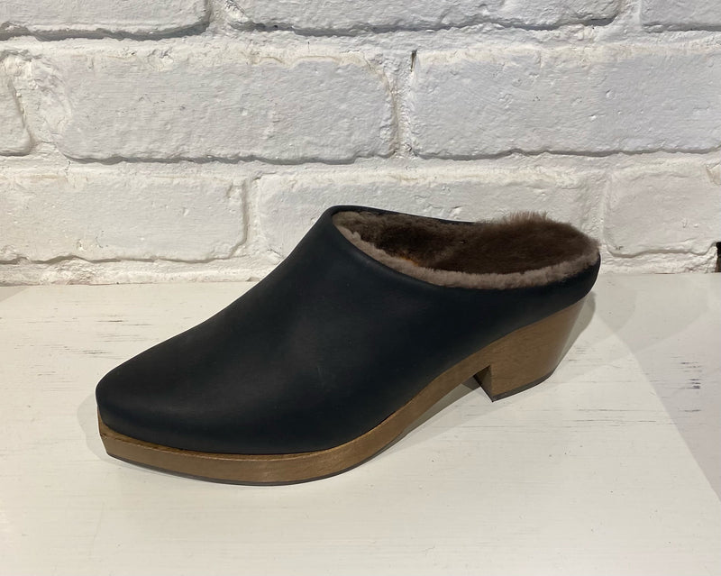 Kera Shearling Lined Clog | Savannah Black