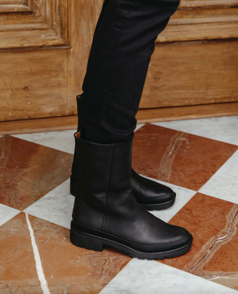 Daikon Lugg Sole Leather Bootie | Ringo Black
