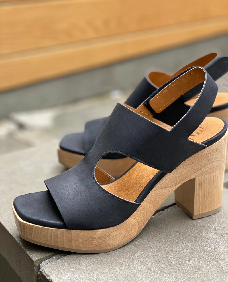 classic low heel clog in dark brown leather | lisa b.